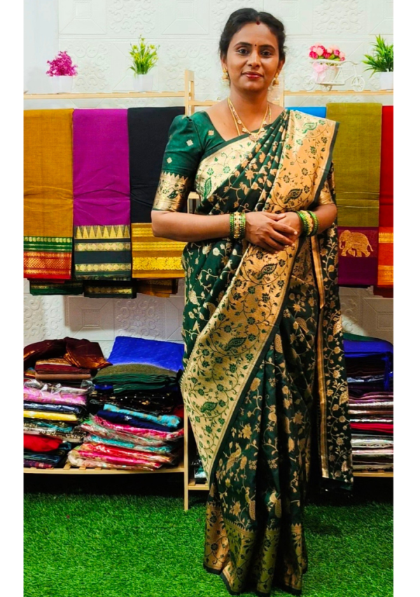 Canva Template for Jeyas Boutique (2)